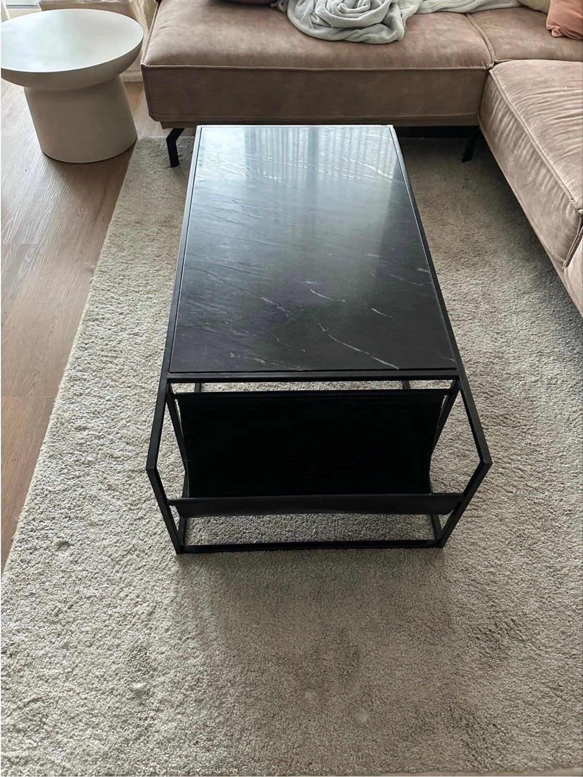 Salontafel met zwart marmeren blad en metalen frame, Ophalen, 100 tot 150 cm, 50 tot 100 cm, Zo goed als nieuw