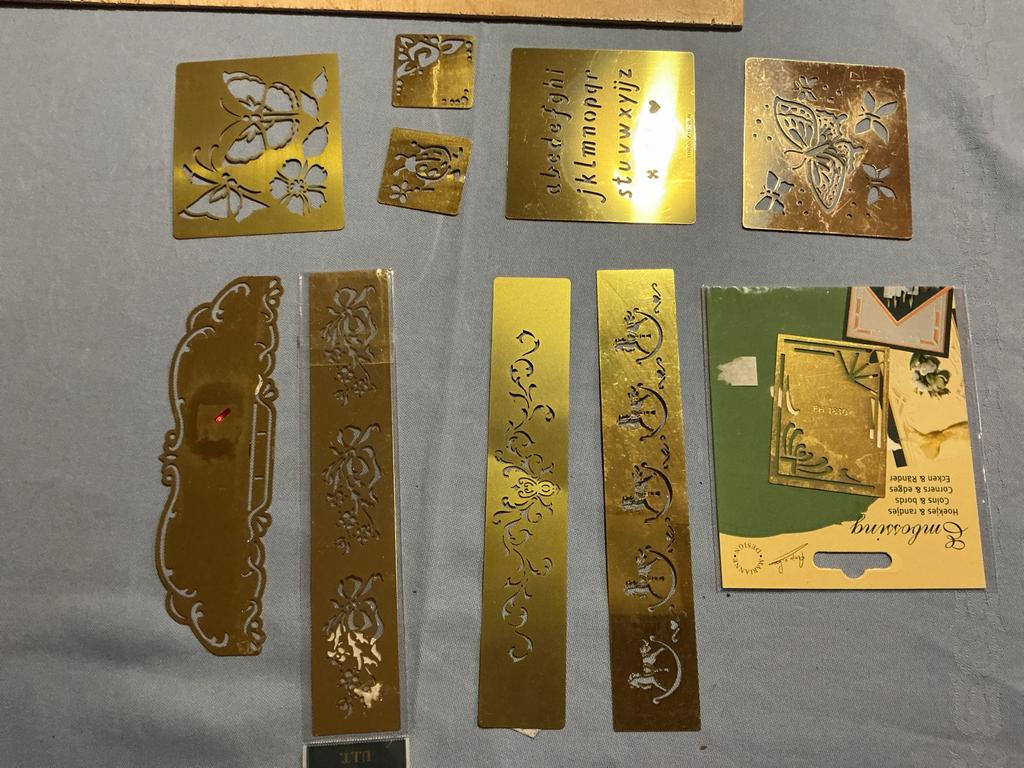 Diverse messing sjablonen en embossing sets nr 2, Hobby en Vrije tijd, Knutselen, Goud, Gebruikt, Knutselmateriaal, Metaal