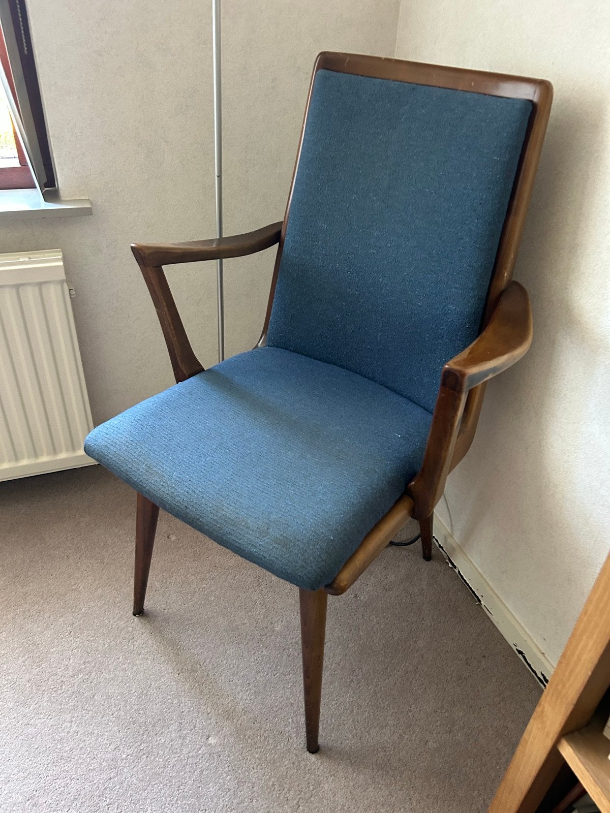 Vintage stoel met blauwe bekleding, Antiek en Kunst, Antiek | Meubels | Stoelen en Banken, Ophalen