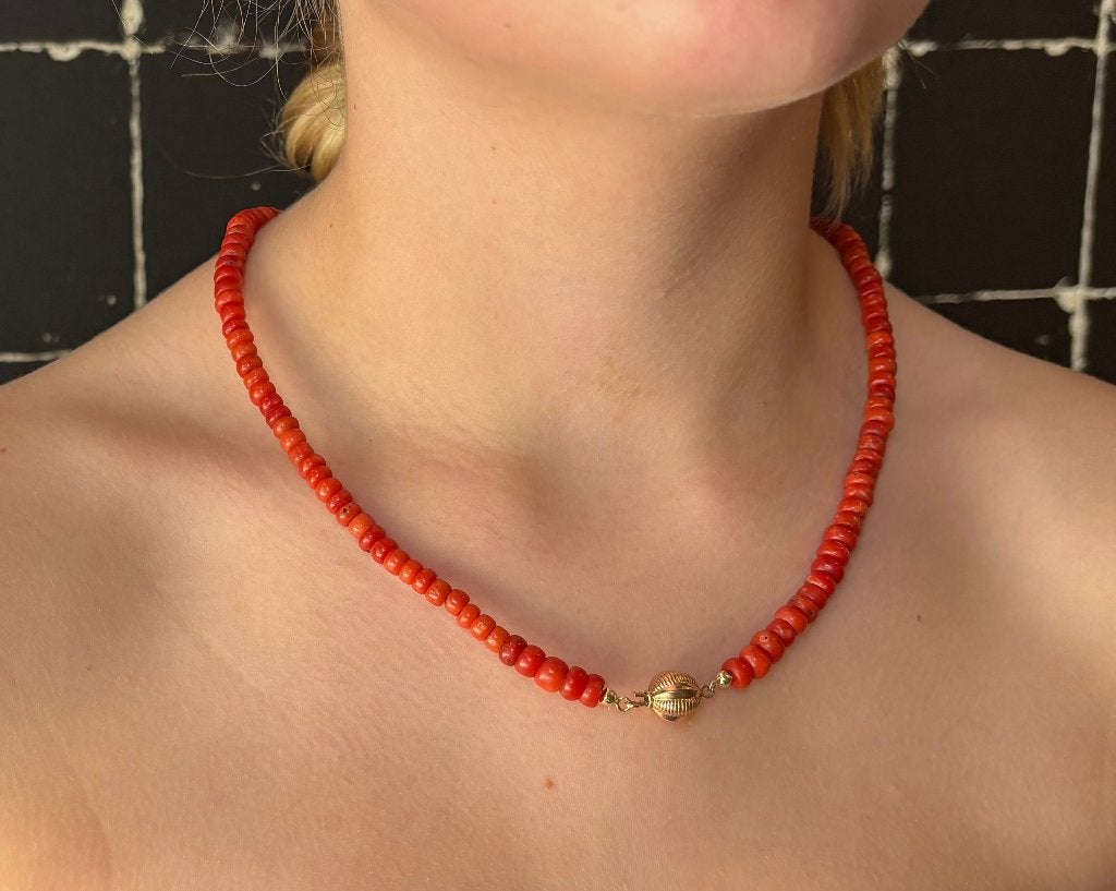Bloedkoraal antieke ketting 14k slot goud dame vintage fraai, Ophalen of Verzenden, Goud, Ketting, Met edelsteen