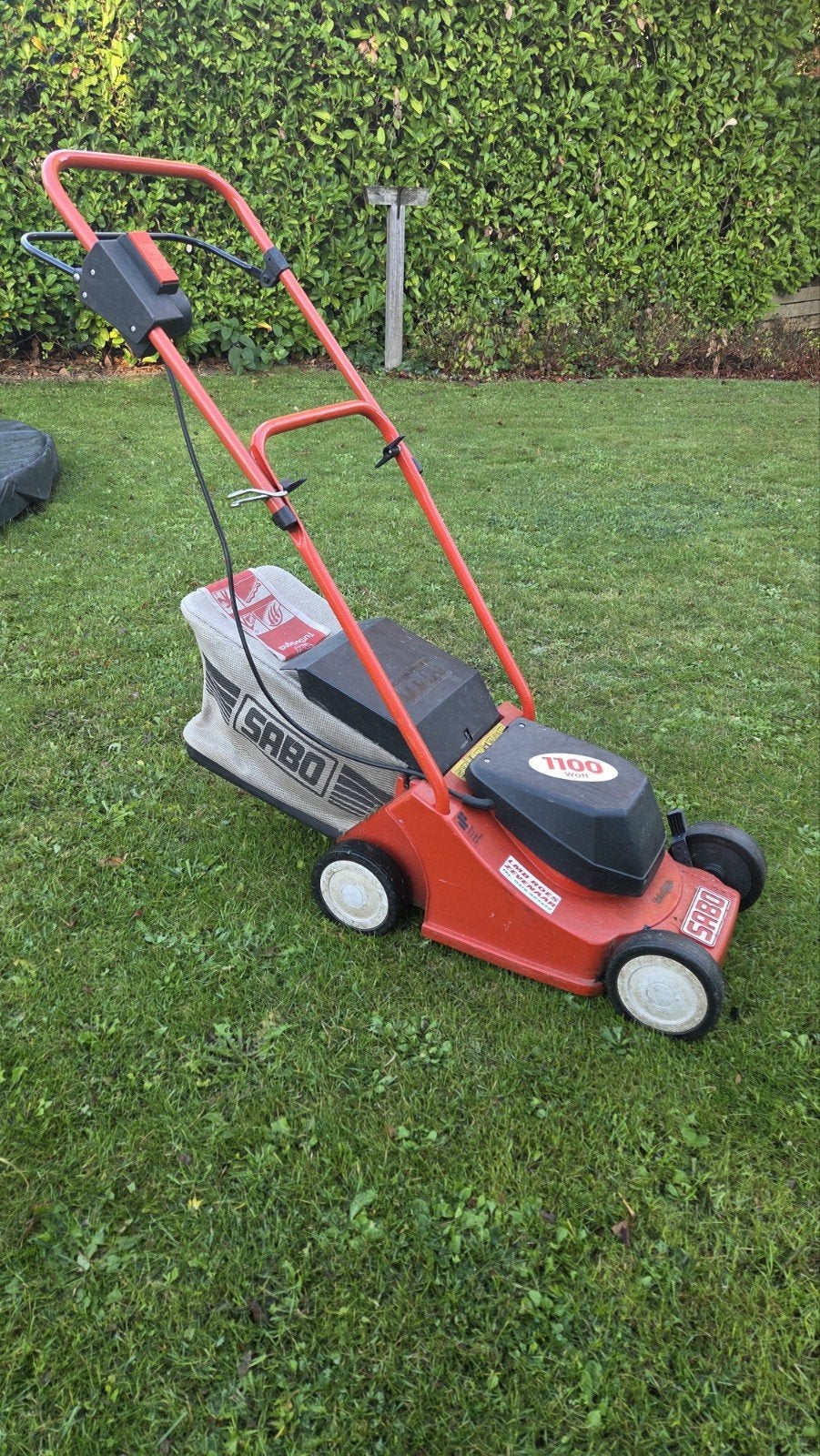 Sabo 32-el elektrische grasmaaier 32cm 1100W, Cirkelmaaier, Gebruikt, Elektrische grasmaaier, Opvangzak