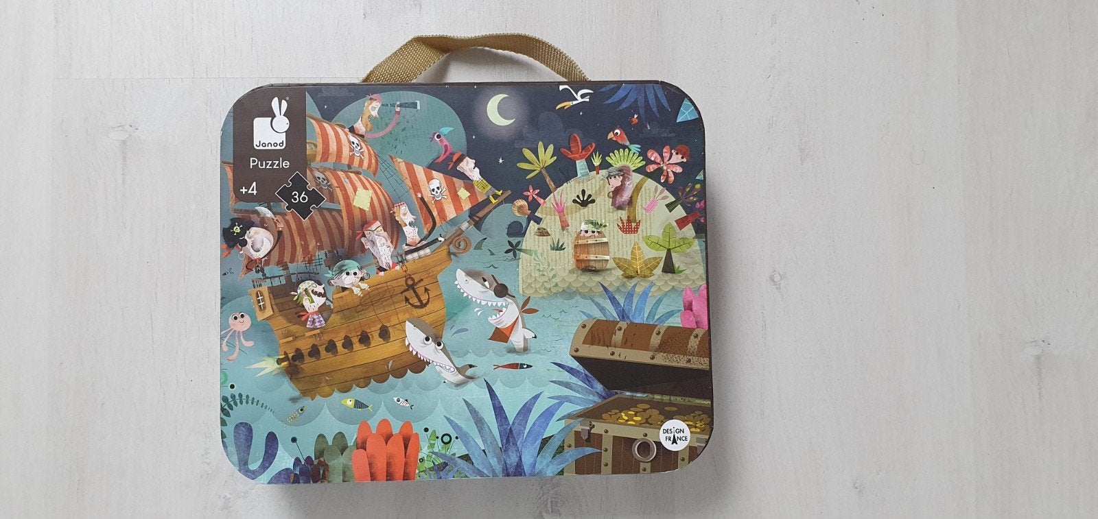 Mooie Janod piratenpuzzel in koffertje 4-7 jaar, Ophalen of Verzenden, 10 tot 50 stukjes, Zo goed als nieuw, 4 tot 6 jaar