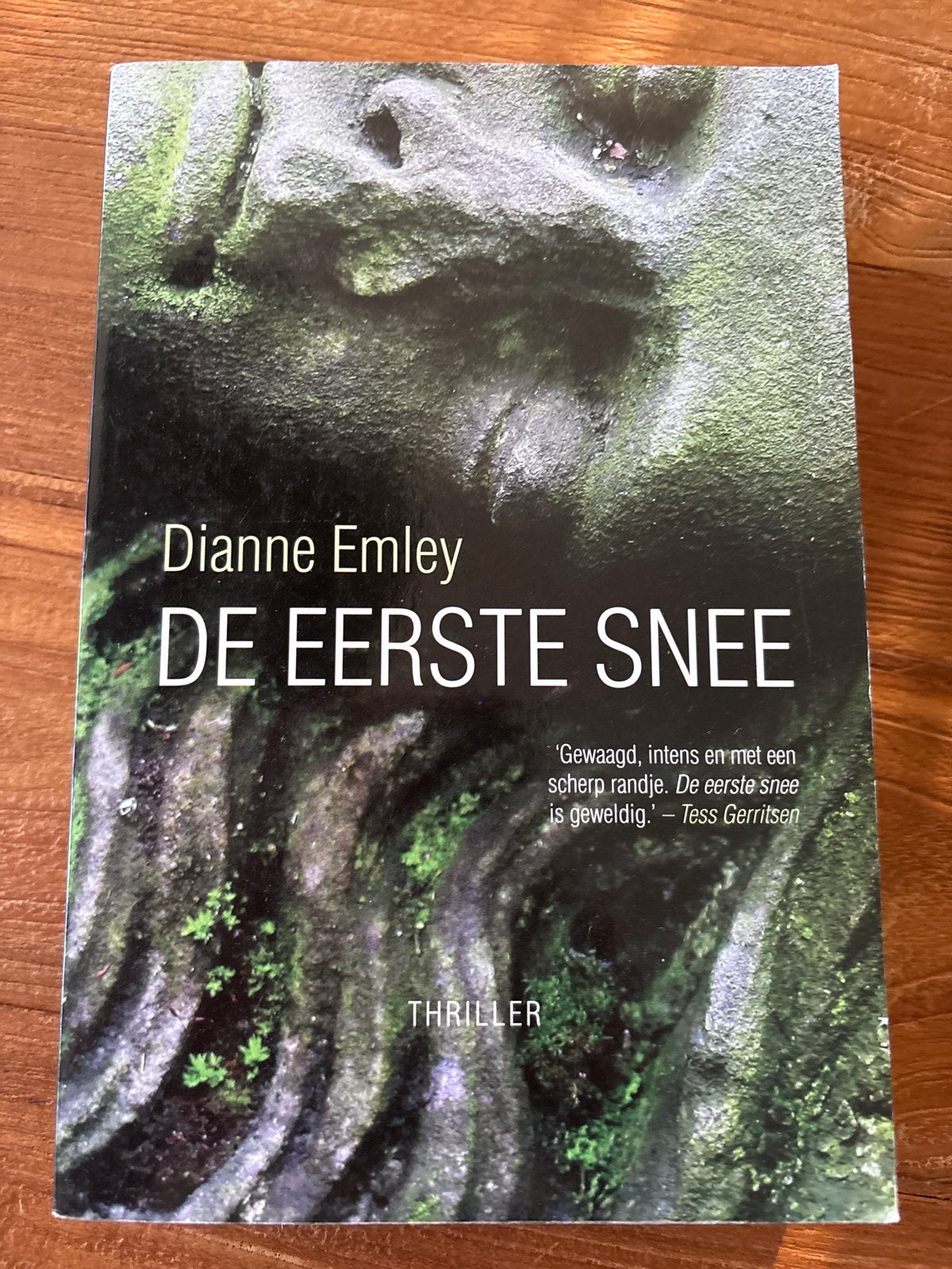 De Eerste Snee - Dianne Emley (Thriller), Boeken, Ophalen of Verzenden, Gelezen, Amerika