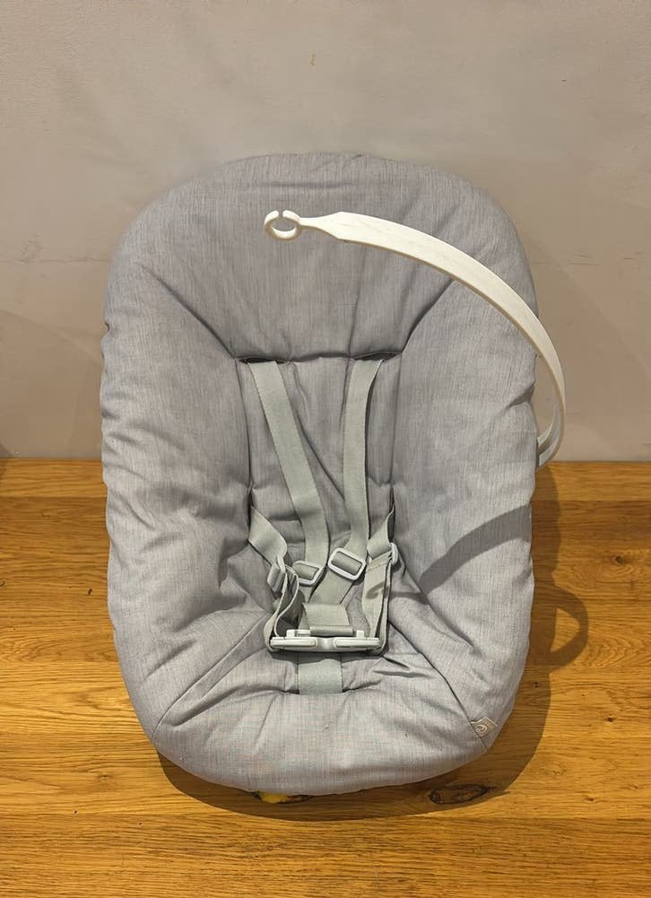 Stokke newborn zitje grijs, met speelboog, Ophalen, Zo goed als nieuw, Stoel(en)