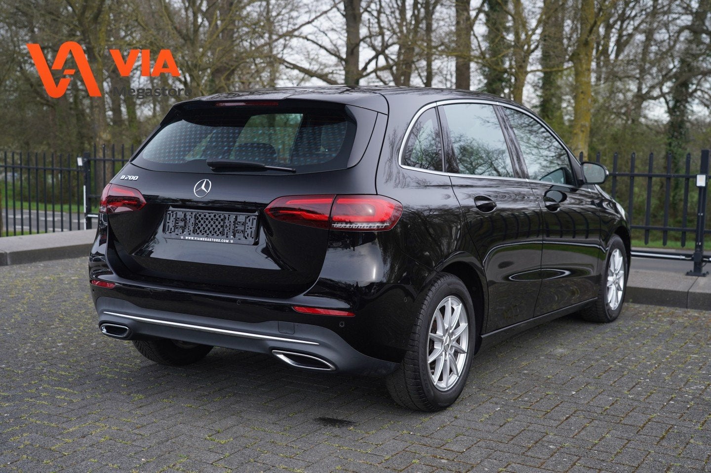 Mercedes-Benz B-Klasse 200 | LED | PDC | Halfleer | Stoelver, Auto's, Gebruikt, 4 cilinders, Bedrijf, Multifunctioneel stuurwiel