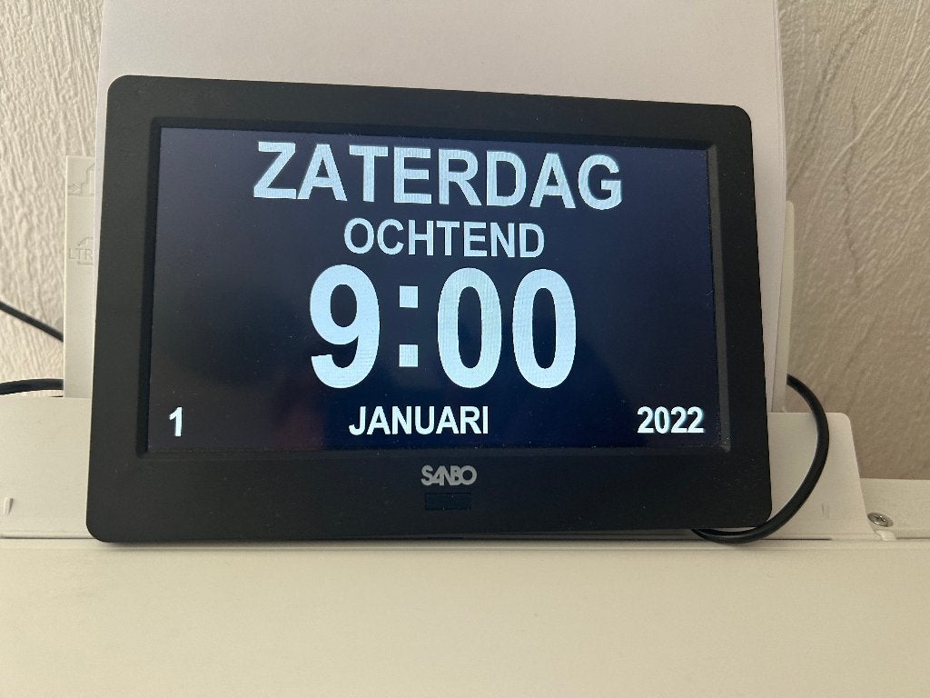 te koop een grote letter klok, Ophalen, Wandklok