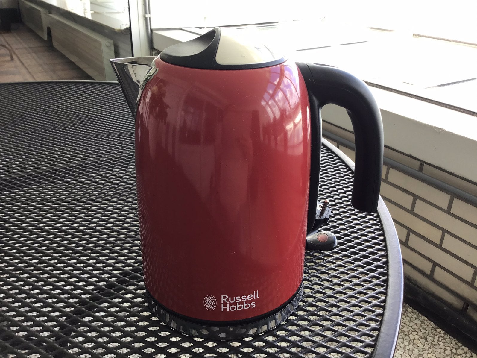 Russell Hobbs rode waterkoker, 1 tot 2 liter, Ophalen of Verzenden, Zo goed als nieuw