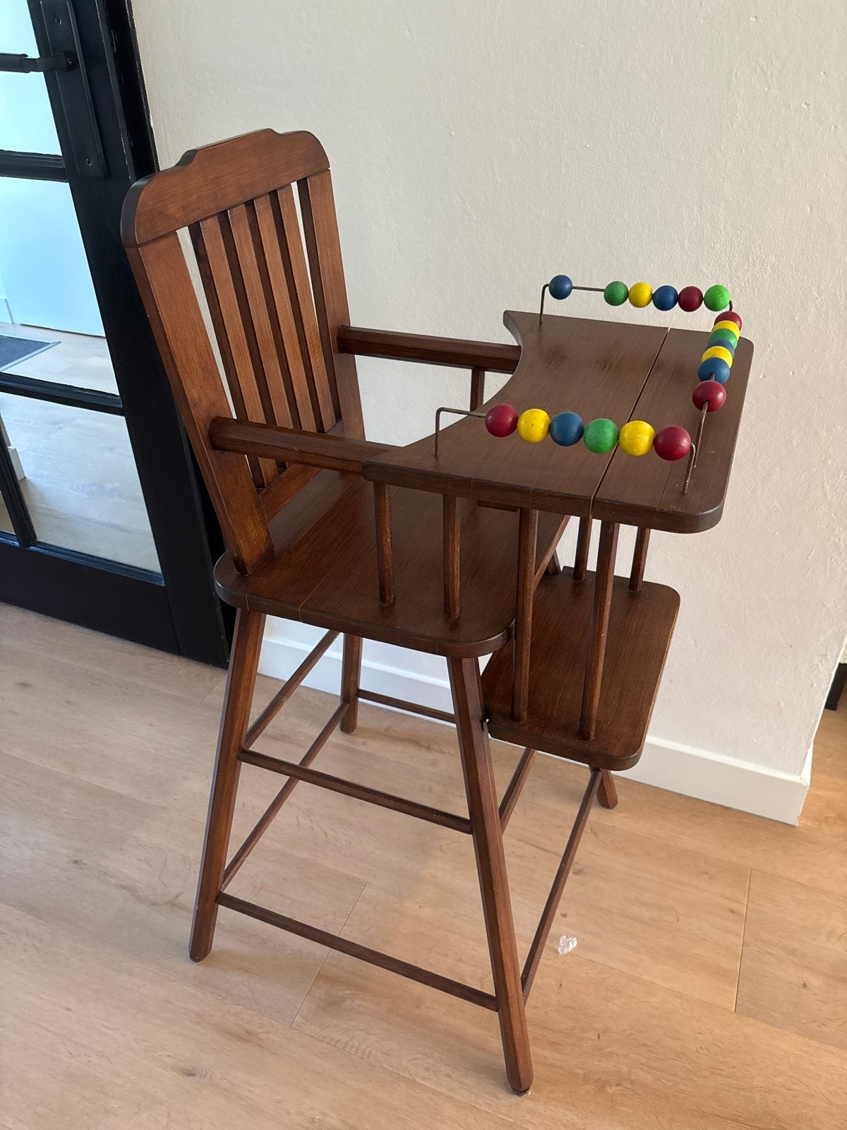 Vintage houten kinderstoel met speelblad, Ophalen, Gebruikt, Overige typen, Aanschuifbaar