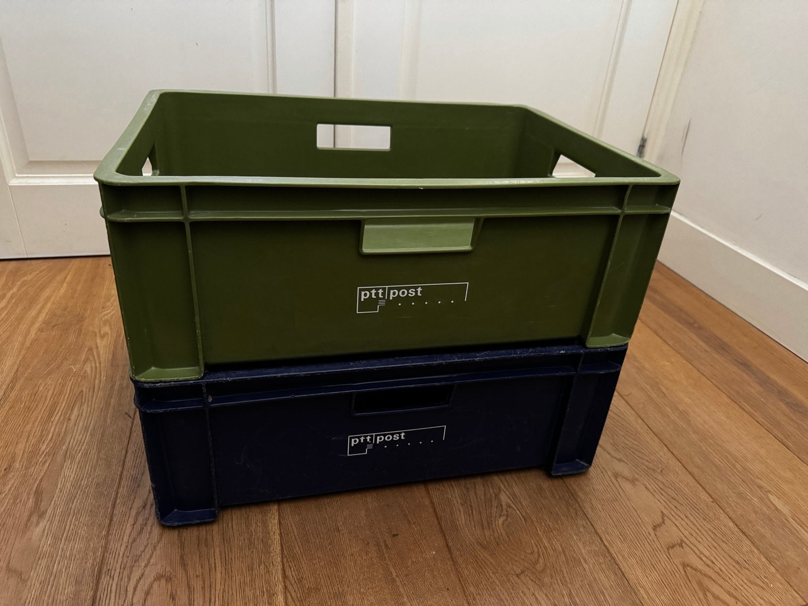 2x PTT Post kratten - Groen en Blauw, Ophalen, Gebruikt, 40 tot 60 cm, 50 tot 75 cm