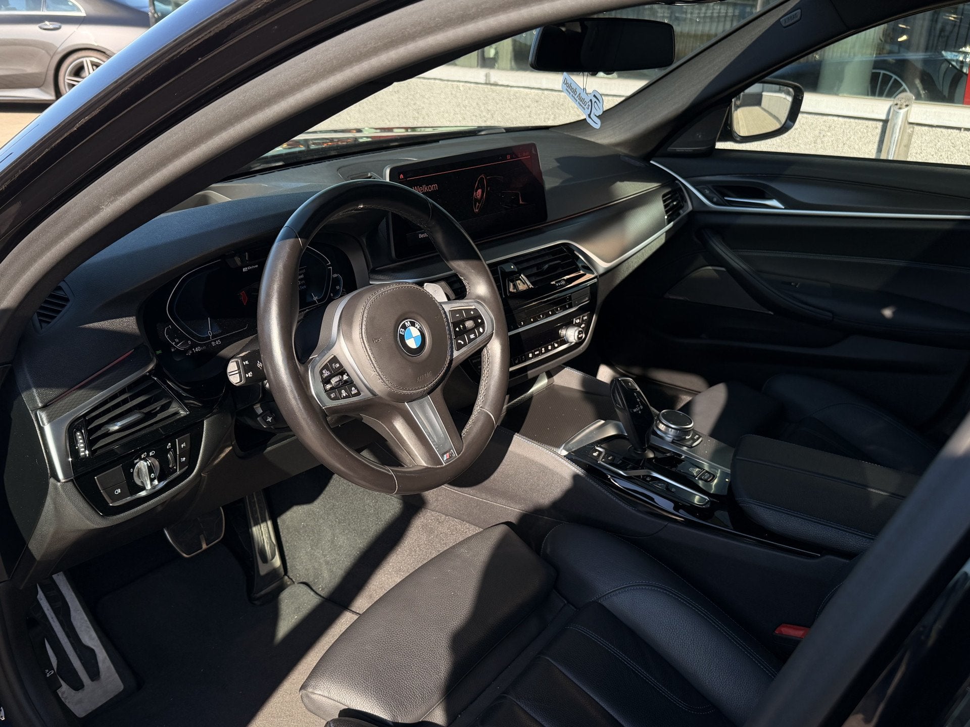 BMW 5 Serie 545e xDrive M-Sport | Schuif/Kantel dak | 360 |, Auto's, Automaat, Dealer onderhouden, Verwarmde buitenspiegels, Gebruikt