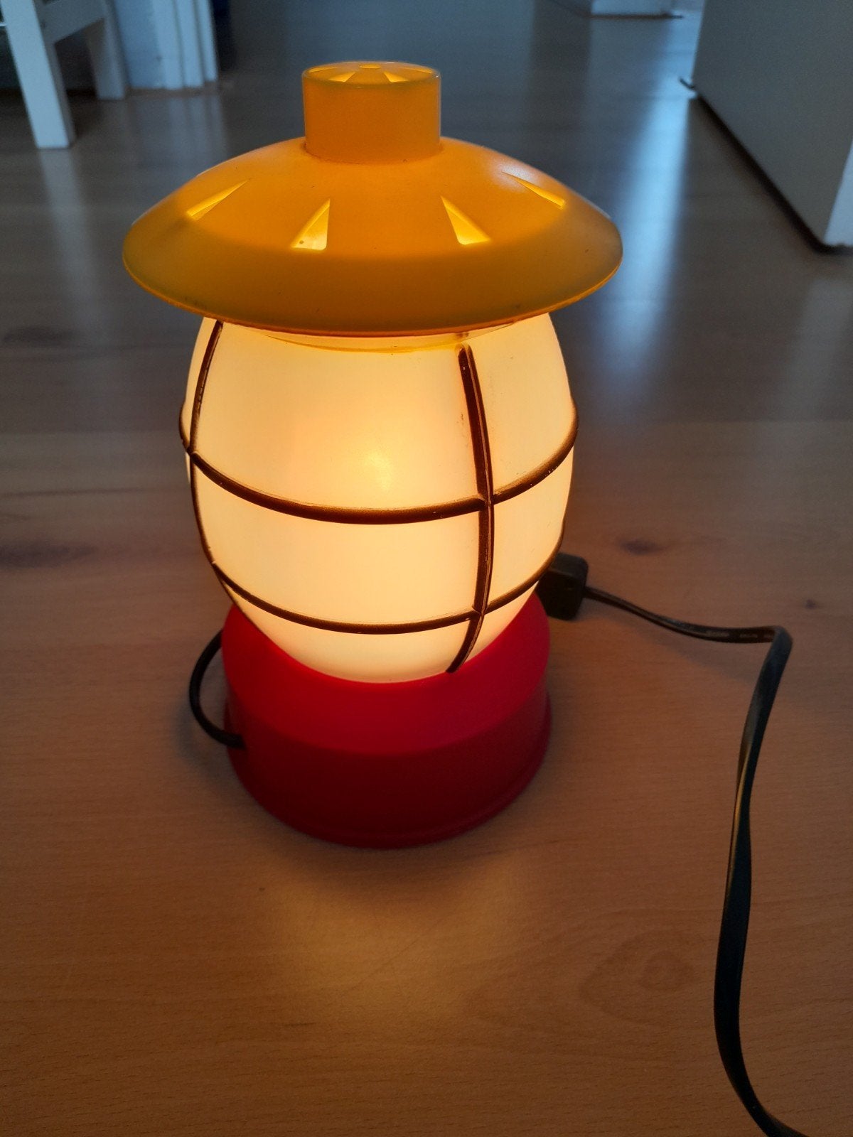 Kinderlamp in lantaarnstijl - Rood/Geel/Wit, Ophalen of Verzenden, Gebruikt, Lamp