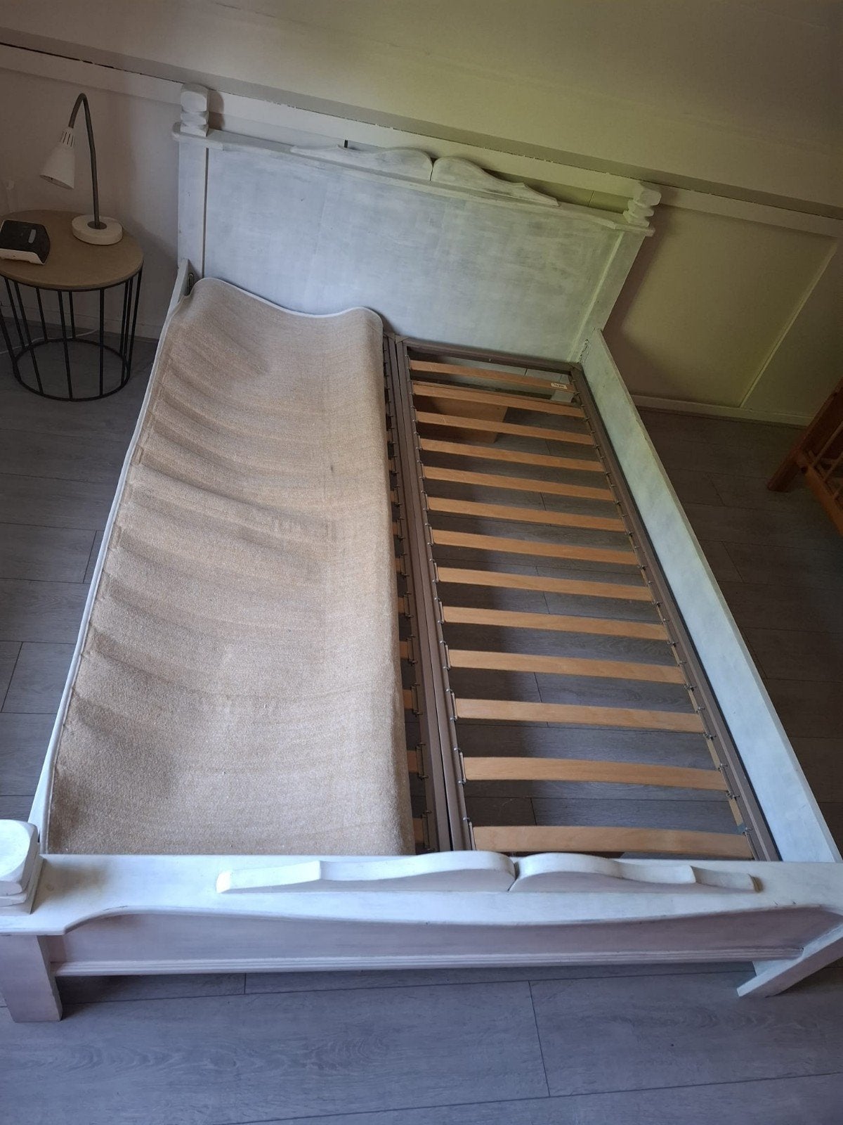 Tweepersoonsbed met lattenbodem - Wit hout, Huis en Inrichting, Slaapkamer | Bedden, Ophalen, Gebruikt, Wit, Tweepersoons