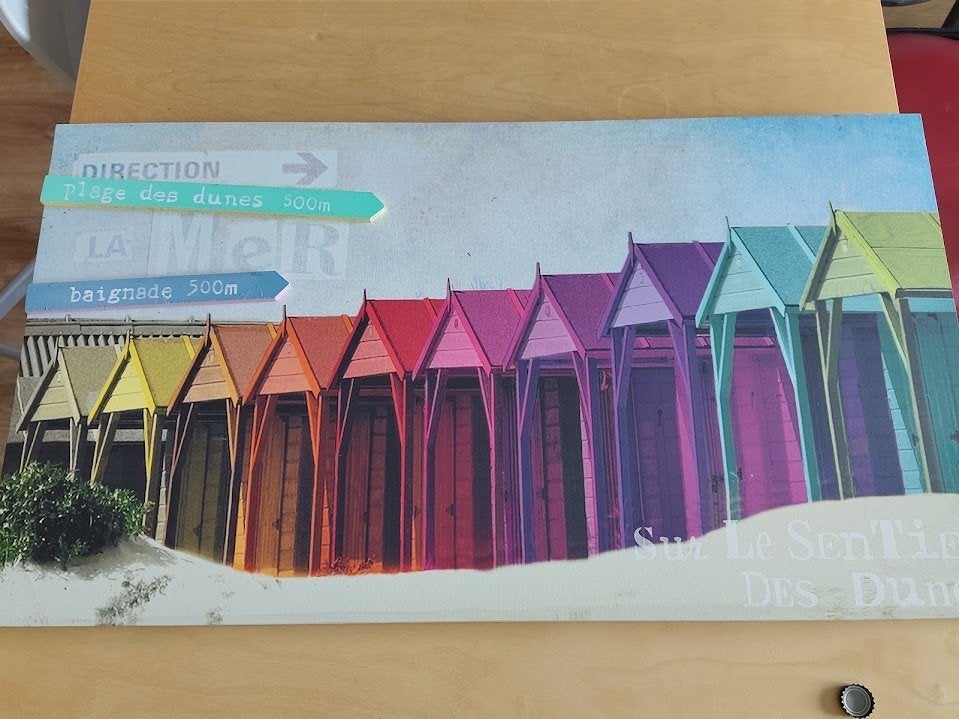 Schilderij met kleurrijke strandhuisjes, Antiek en Kunst, Kunst | Schilderijen | Klassiek, Ophalen, Maritiem / water, Doek, Realistisch