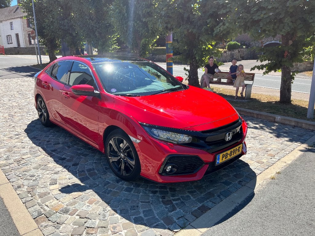 Honda Civic 1.0 I-vtec 129pk CVT 2017 Rood, Auto's, Honda, 4 cilinders, 129 pk, 988 cc, 75 €/maand