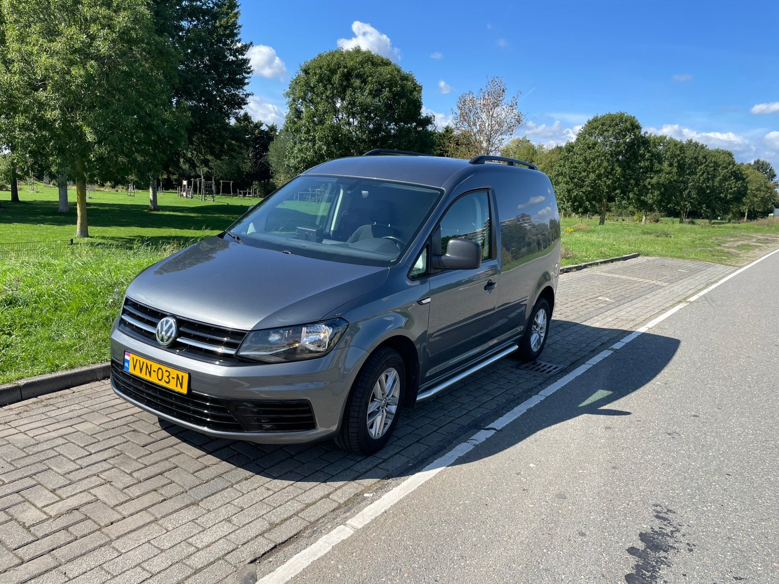 Unieke Volkswagen Caddy 2.0 TDI 2019, Auto's, Stof, Zwart, 4 cilinders, 700 kg