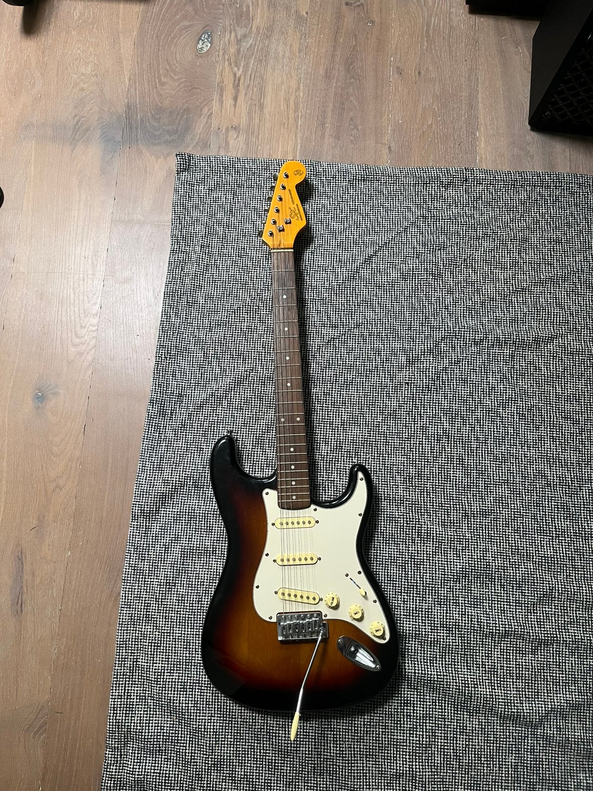 Goed onderhouden elektrische gitaar, Muziek en Instrumenten, Met versterker, Zo goed als nieuw, Solid body, Ophalen