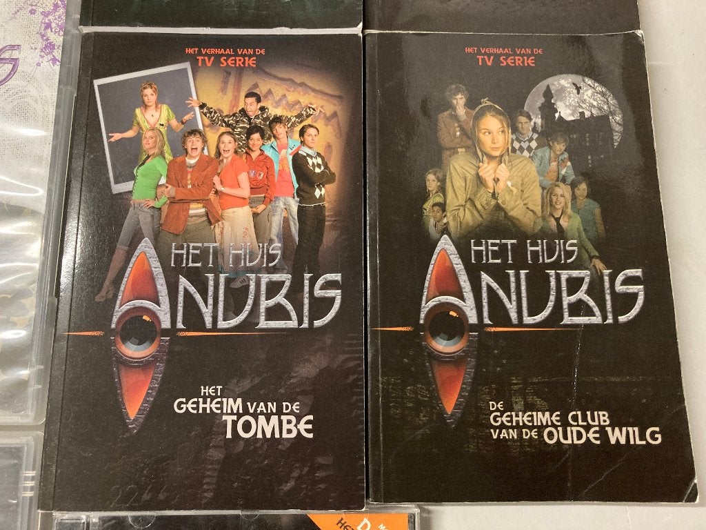 T.K. nog 5 boeken van Het Huis Anubis en 1 dvd zie lijst, Ophalen of Verzenden, Gelezen, Fictie algemeen