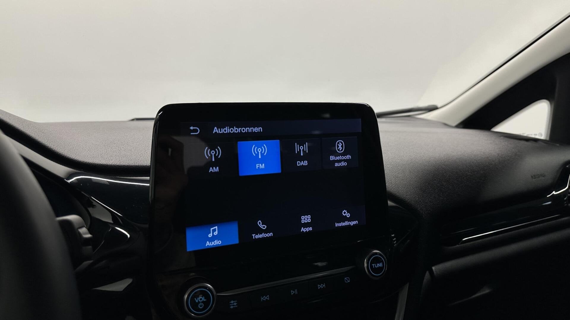 Foto 37 van Ford Fiesta 1.0 EcoBoost Hybrid Titanium NAVI CRUISE CARPLAY