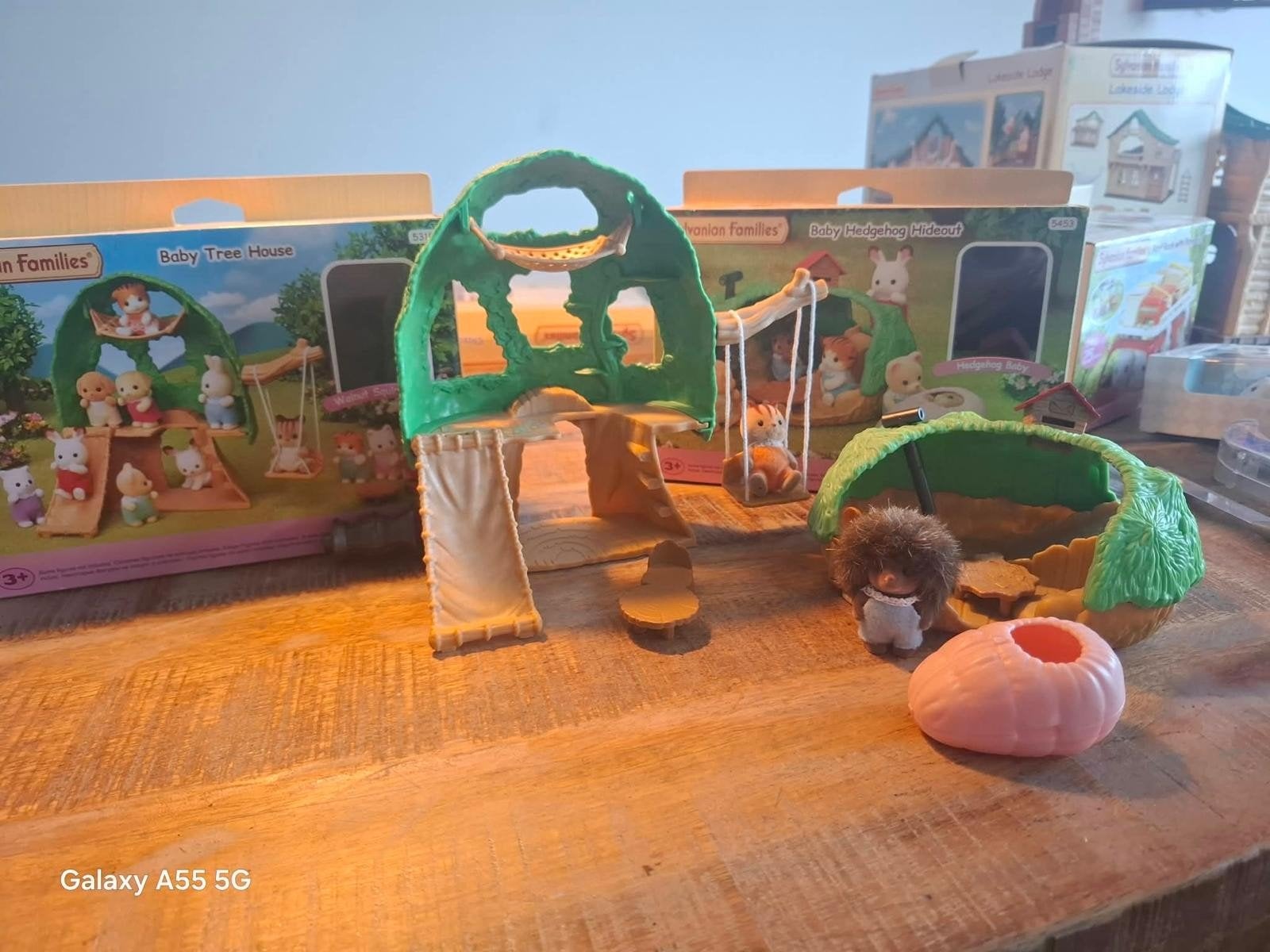 sylvanian family hedgehog hide out en baby tree house, Kinderen en Baby's, Speelgoed | Poppenhuizen, Ophalen of Verzenden, Zo goed als nieuw