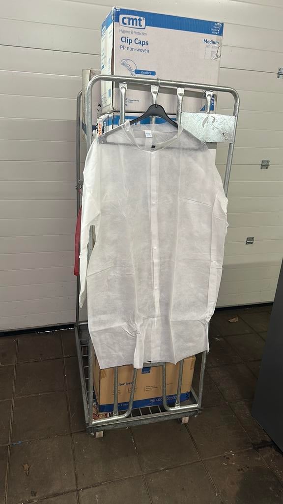 Ongeveer 450 bezoekers jassen en 2000 haar netjes, Ophalen, ...., ..., Zo goed als nieuw