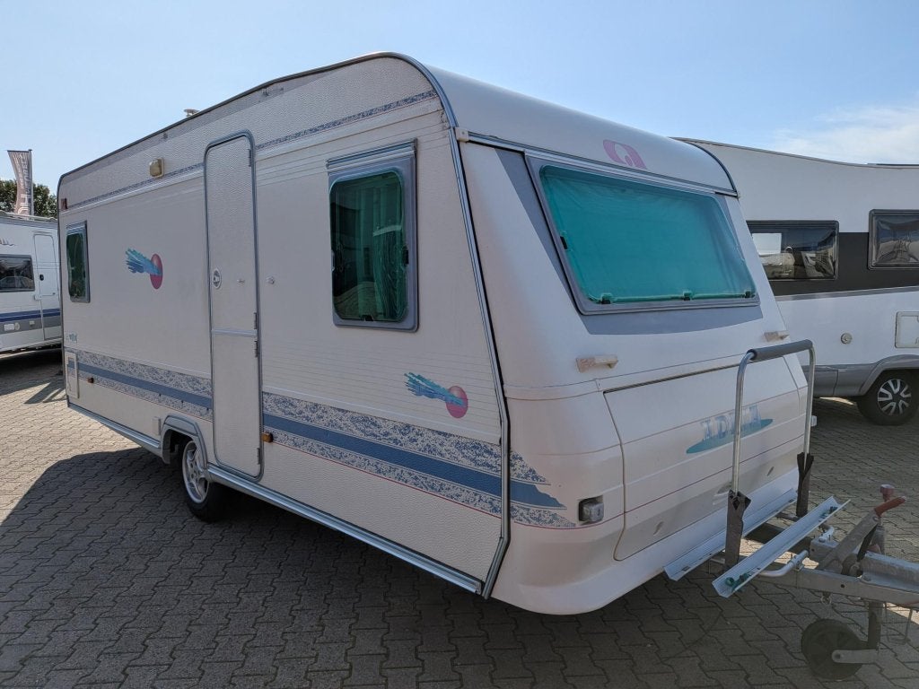Adria Unica 502UP fransbed en rondzit, voortent en luifel, Rondzit, Bedrijf, Kachel, 5 tot 6 meter
