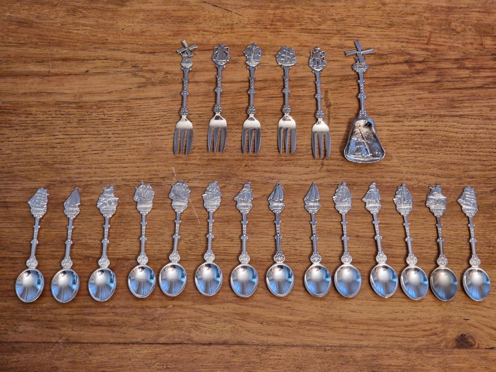 Vintage D.E lepeltjes, vorkjes en suikerschep, Antiek en Kunst, Ophalen of Verzenden