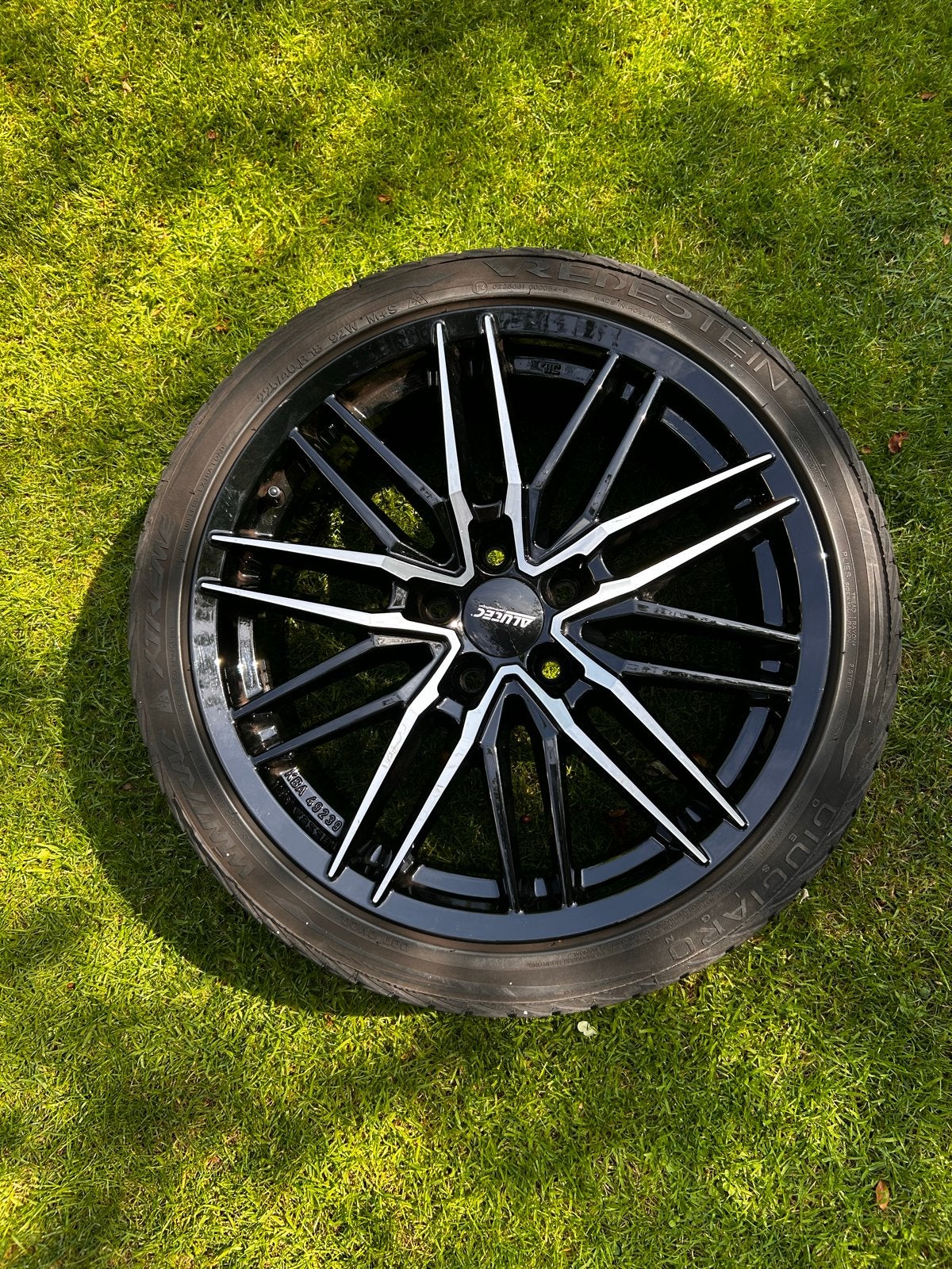 1 Alutec velg met Vredestein winterband 225/40 R18, Ophalen, 18 inch, Gebruikt, Banden en Velgen