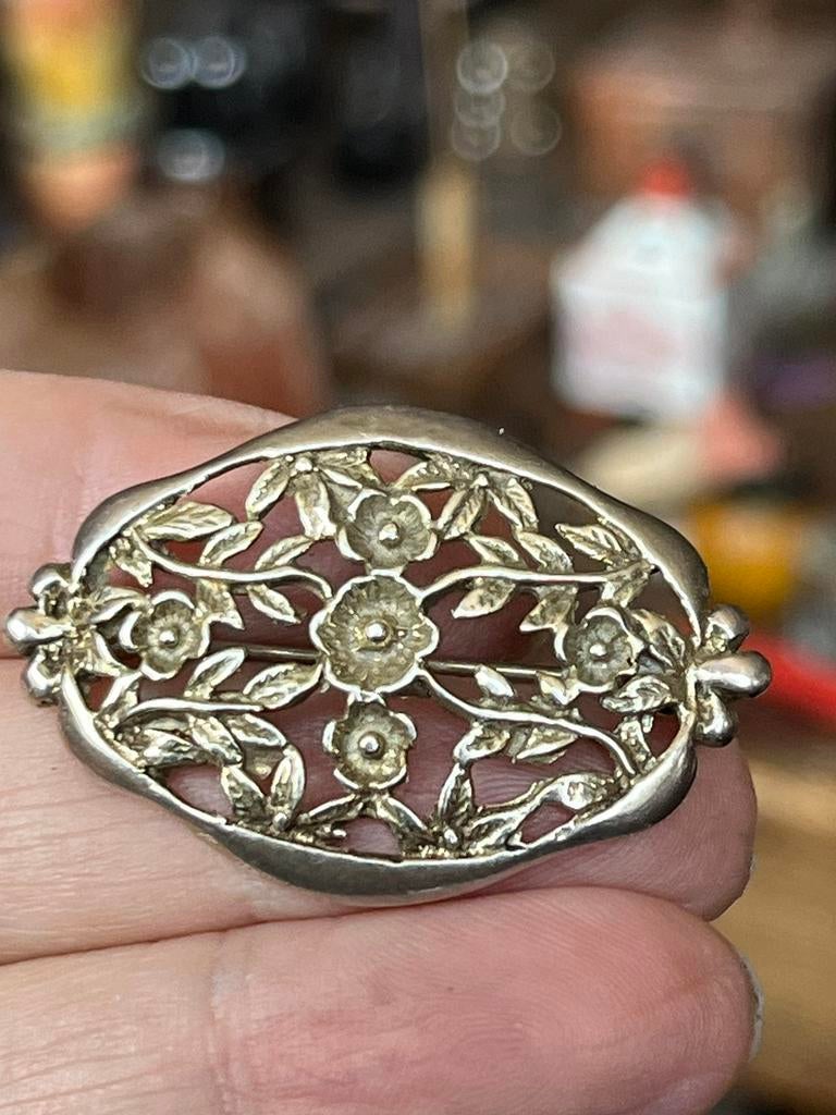 Antieke Broche - Gemerkt Zilvergehalte Zwaardje, Sieraden, Tassen en Uiterlijk, Antieke sieraden, Ophalen of Verzenden, Zilver