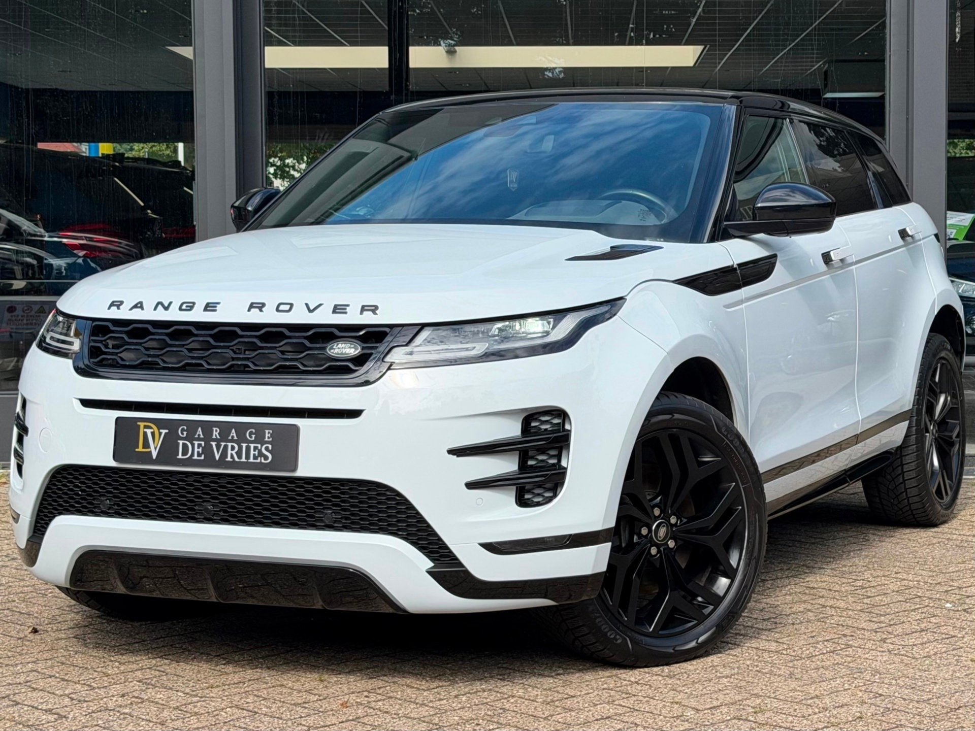 Land Rover Range Rover Evoque 2.0 P250 AWD R-Dynamic HSE Pan, Auto's, 249 pk, Gebruikt, Zwart, 4 cilinders