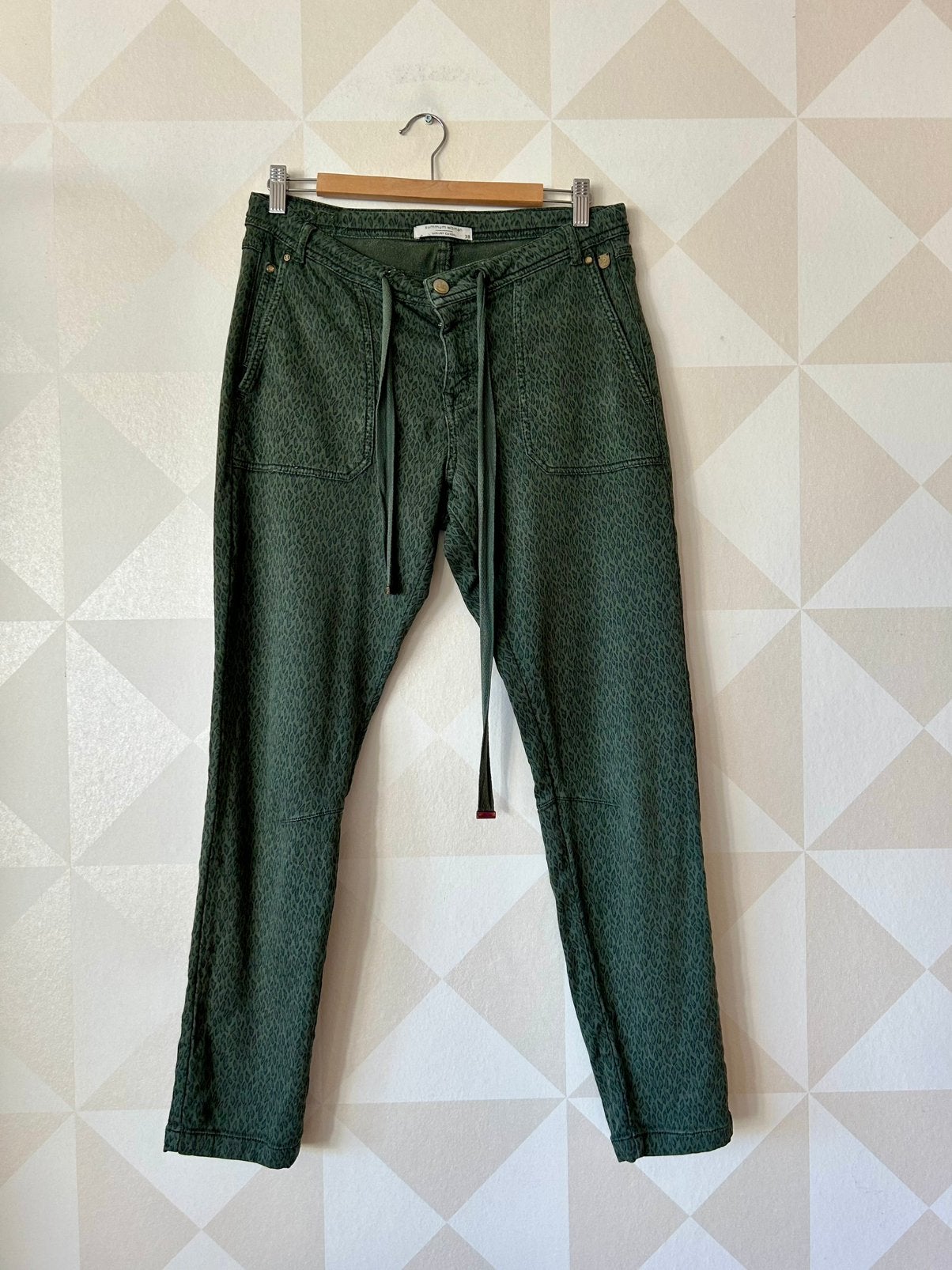 Summum Woman broek baggy groen panter M/38, Kleding | Dames, Maat 38/40 (M), Ophalen of Verzenden, Zo goed als nieuw, Lang
