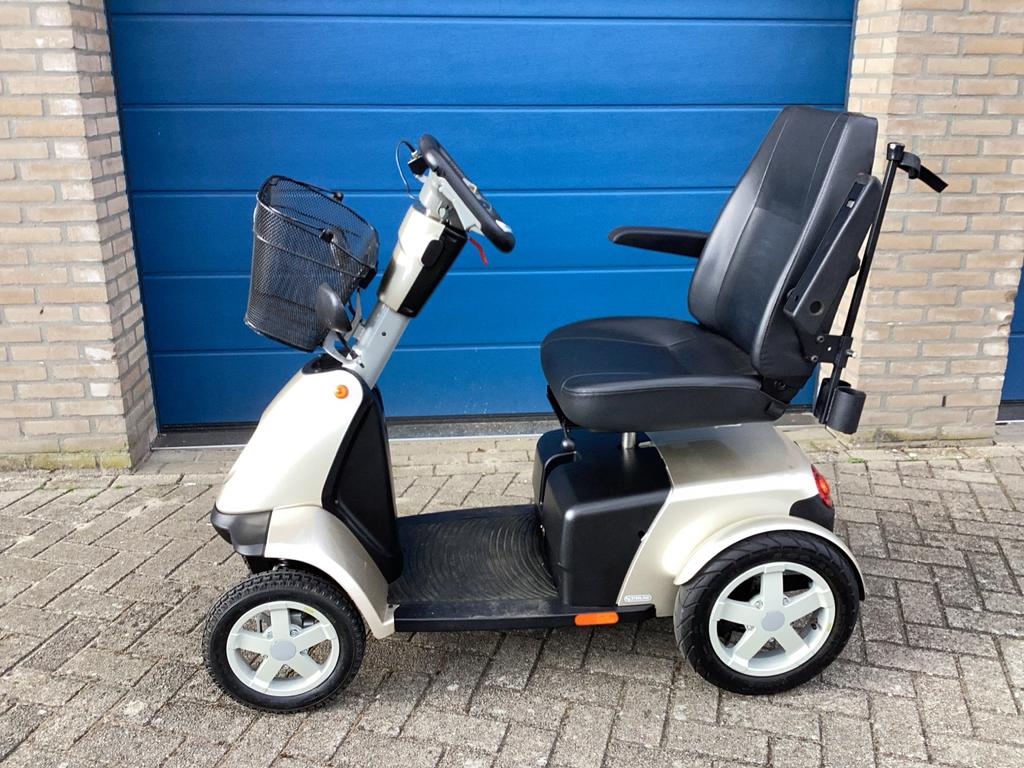 Scootmobiel Sterling-Trophy 6-4 wiel , bjr 2021, Grijs., Diversen, Ophalen, Gebruikt, Sterling, 16 km/u of meer