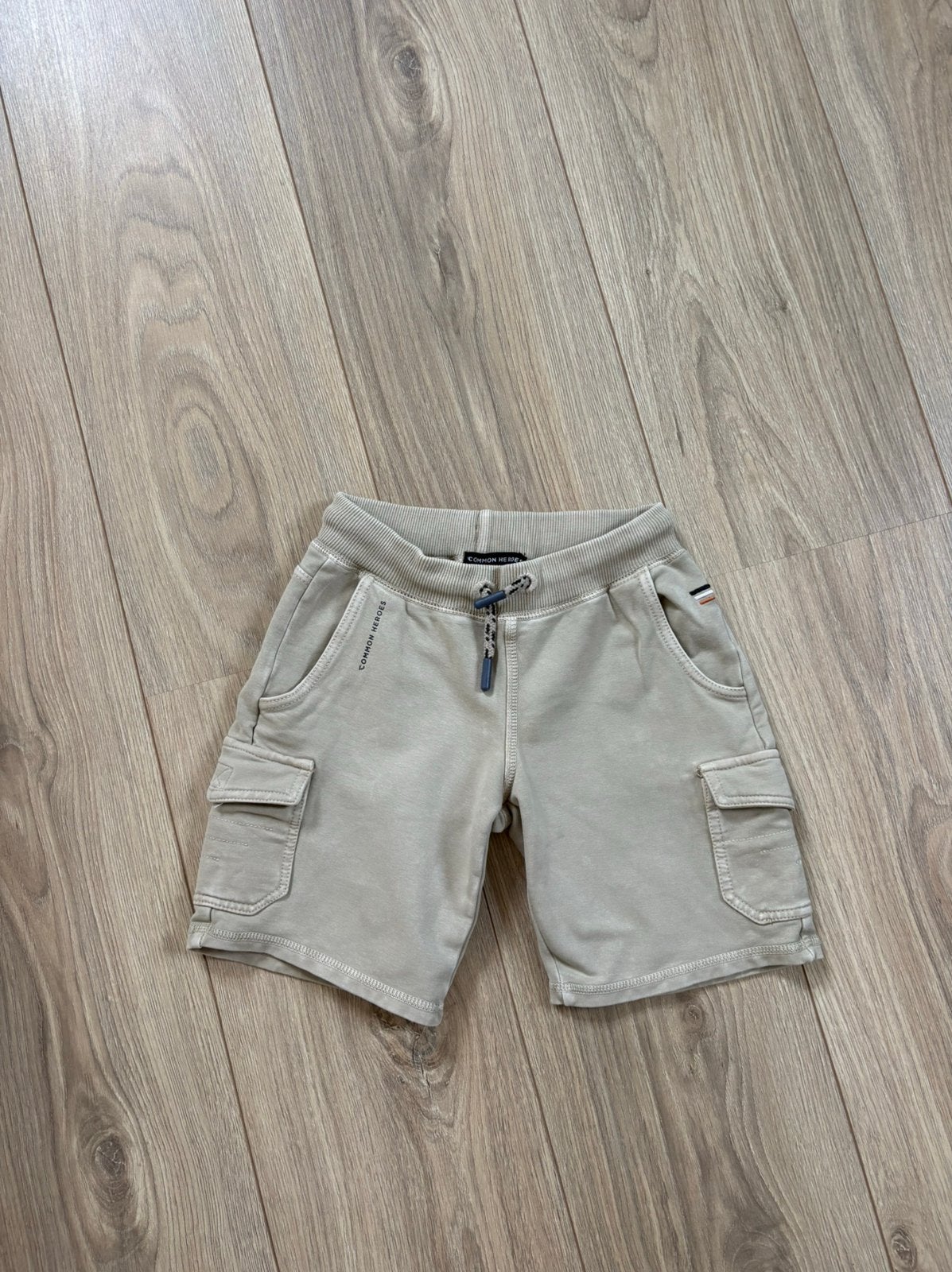 Fijn Common Heroes short - maat 116, Kinderen en Baby's, Kinderkleding | Maat 116, Ophalen of Verzenden, Zo goed als nieuw, Jongen