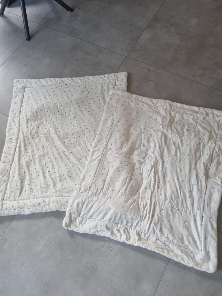 Twee gebruikte boxkleden met subtiel patroon, Ophalen
