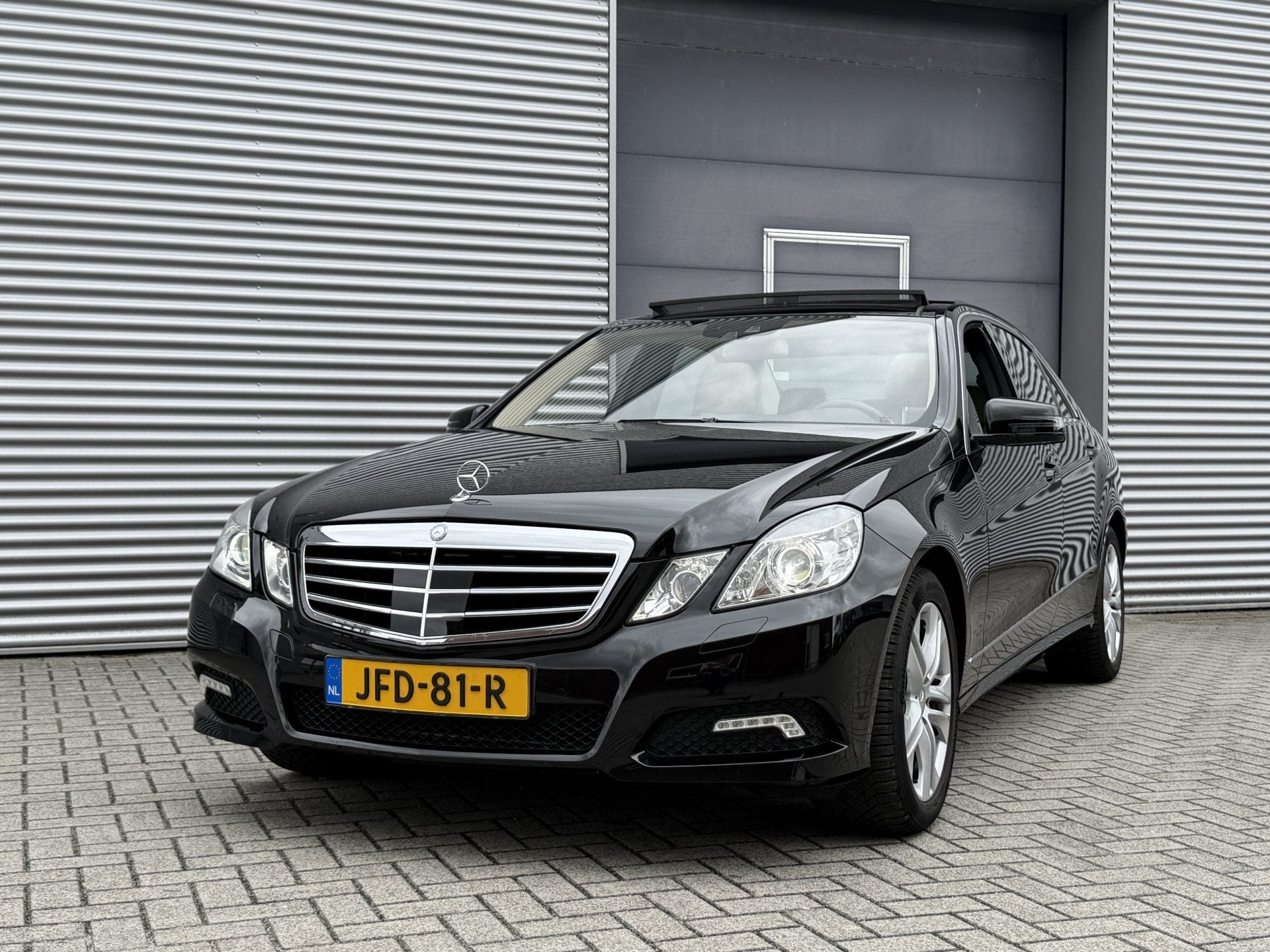 Mercedes-Benz E-Klasse 350 CGI Avantgarde 4-Matic I Aut. I A, Auto's, Automaat, Gebruikt, 2000 kg, Zwart