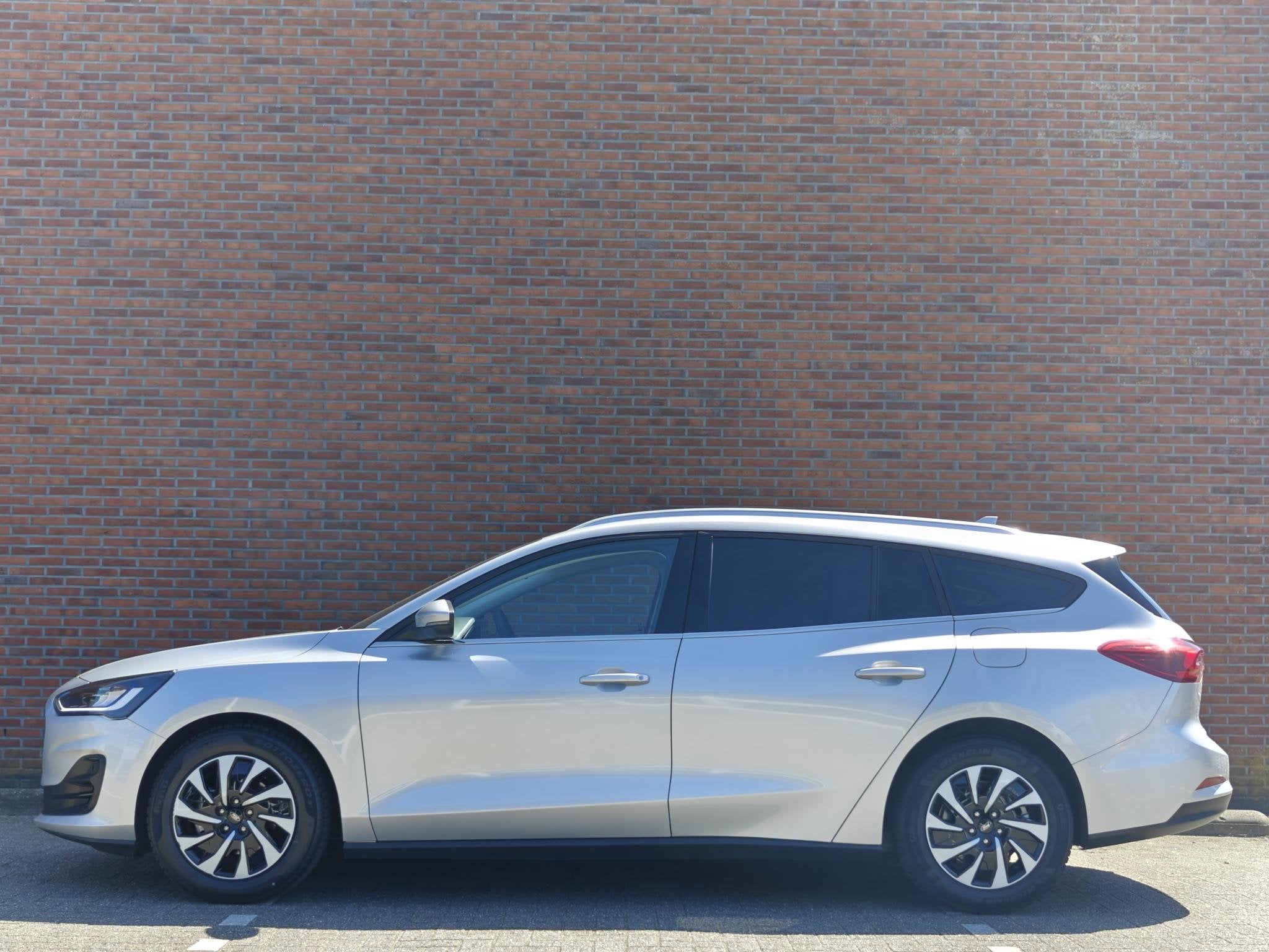 Ford Focus Wagon 1.0 EcoBoost Hybrid 125pk Titanium | Naviga, Stof, Gebruikt, Origineel Nederlands, Handgeschakeld