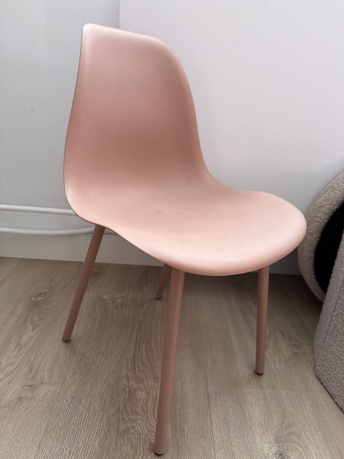 Mini roze stoeltje - Ideaal voor kinderen of decoratie, Ophalen, Kunststof, Gebruikt, Overige kleuren