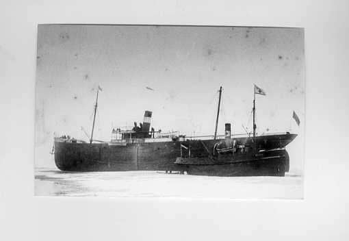 scheepvaart-foto-stranding schip en sleepboot- ??, Ophalen of Verzenden, Zo goed als nieuw, Motorboot, Boek of Tijdschrift