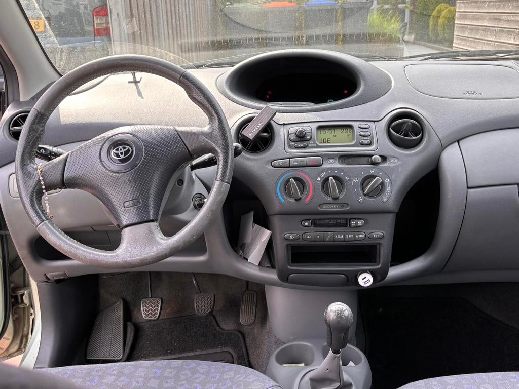 Toyota Yaris 1.0 16V 5DR Linea Luna 2001 Groen, Auto's, Toyota, Voorwielaandrijving, 31 €/maand, 4 cilinders, 400 kg