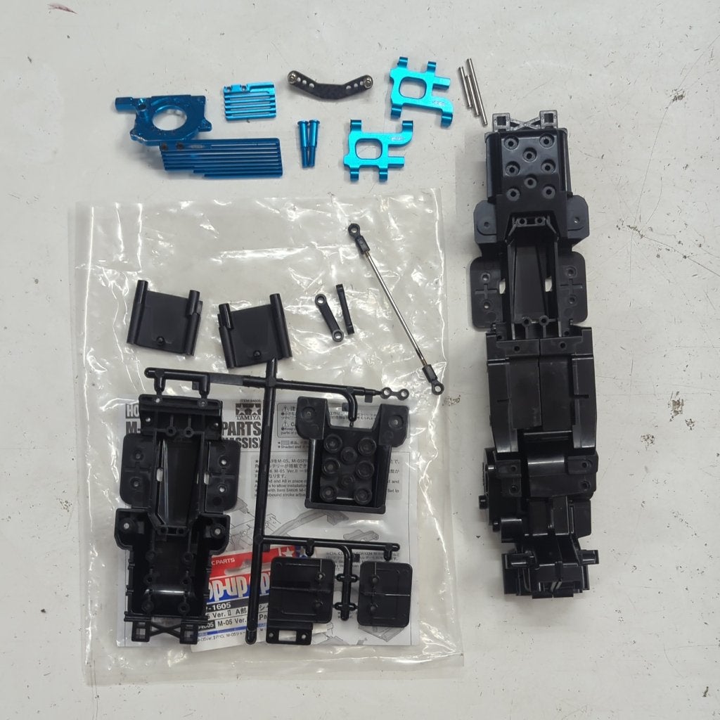 Tamiya M-05 V.II chassis, alu upgrades, carbon shocktower, Ophalen of Verzenden, Gebruikt, Schaal 1:10, Onderdeel