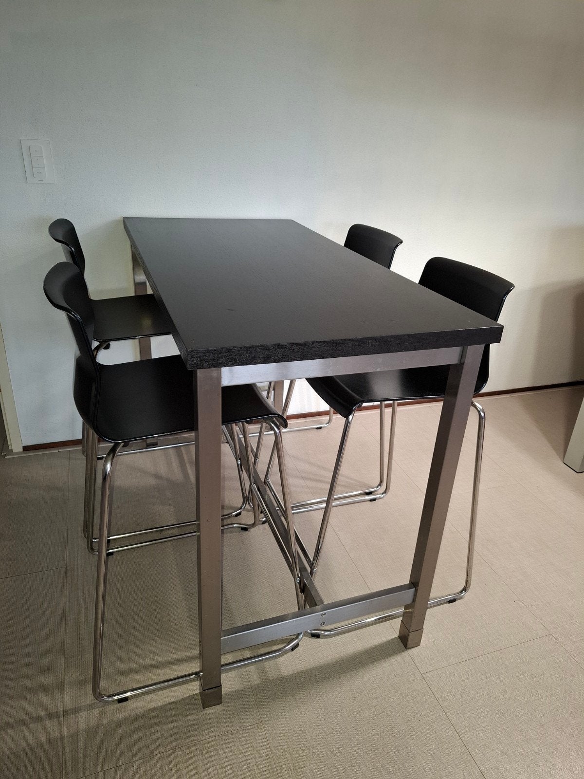 IKEA bartafel 120x60 cm met 4 barkrukken - donkerbruin/zwart, Ophalen, Gebruikt, 60 tot 90 cm, Metaal