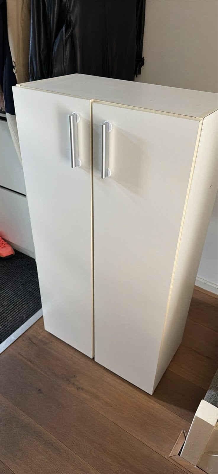 Witte kast met twee deuren en planken, Huis en Inrichting, Kasten | Overige, Ophalen of Verzenden, Gebruikt