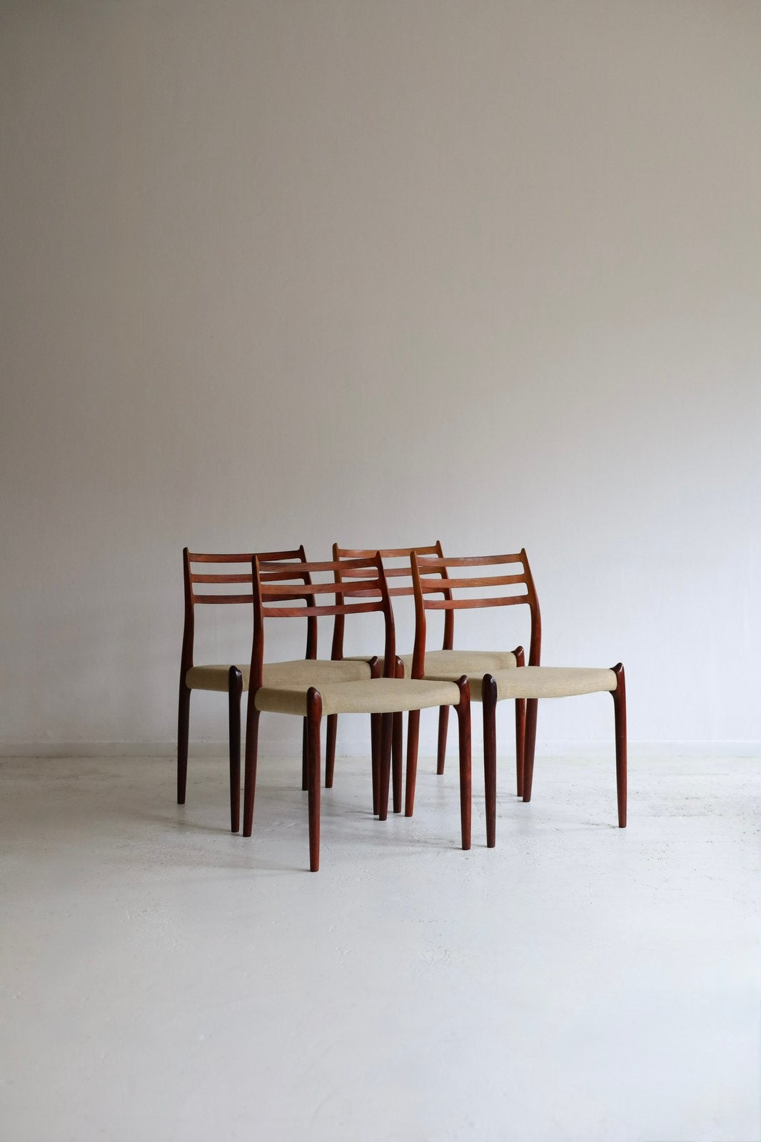 Set van 4 eetkamerstoelen model 78 Niels Otto Møller, Ophalen, Hout, Overige kleuren, Design