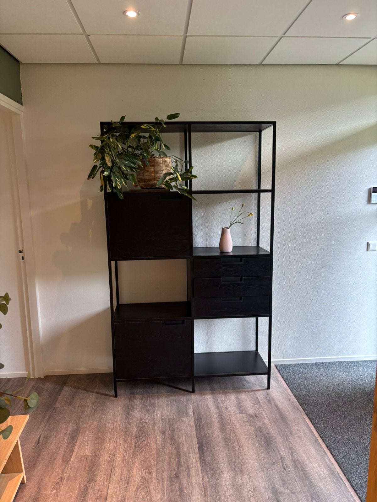 Kast staal met zwart hout., Ophalen, Zo goed als nieuw