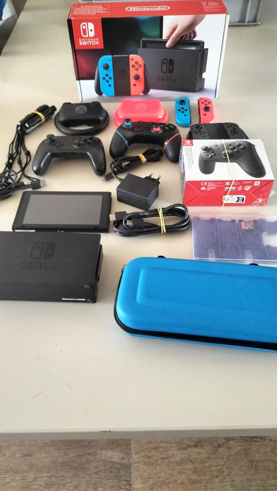 Nintendo Switch met extra controllers en diverse, Ophalen of Verzenden, Gebruikt, Met 3 controllers of meer, Switch Original