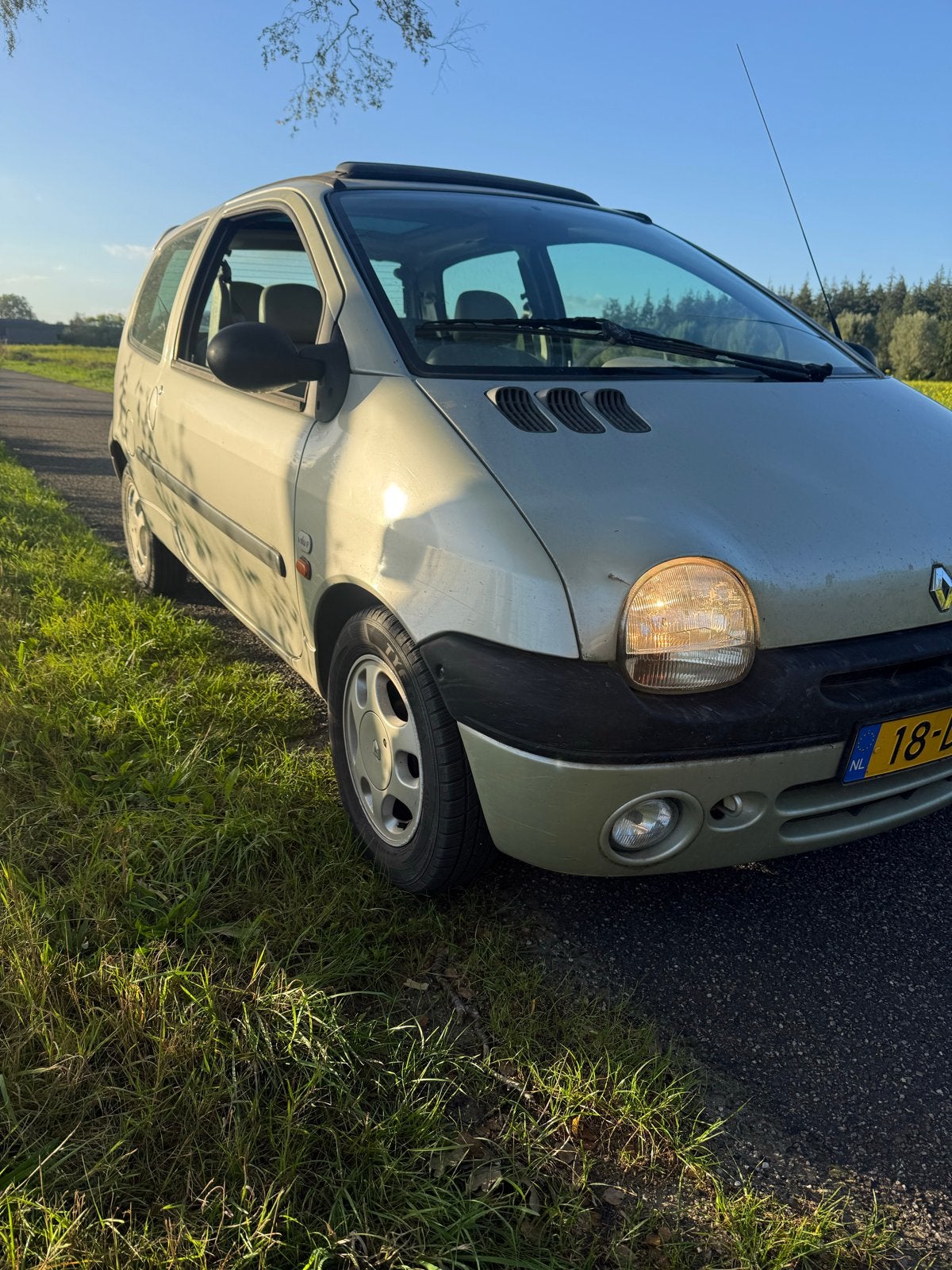 Renault twingo 1999 115.000km, Auto's, Twingo, Beige, 4 cilinders, Stoelverwarming