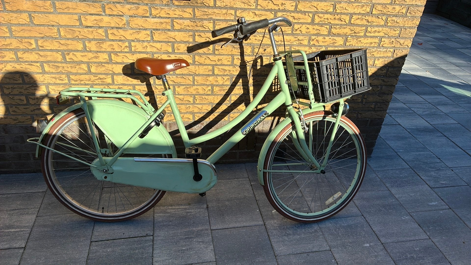 26 inch dames fiets met krat, Ophalen, Terugtraprem, Gebruikt, 56 cm of meer