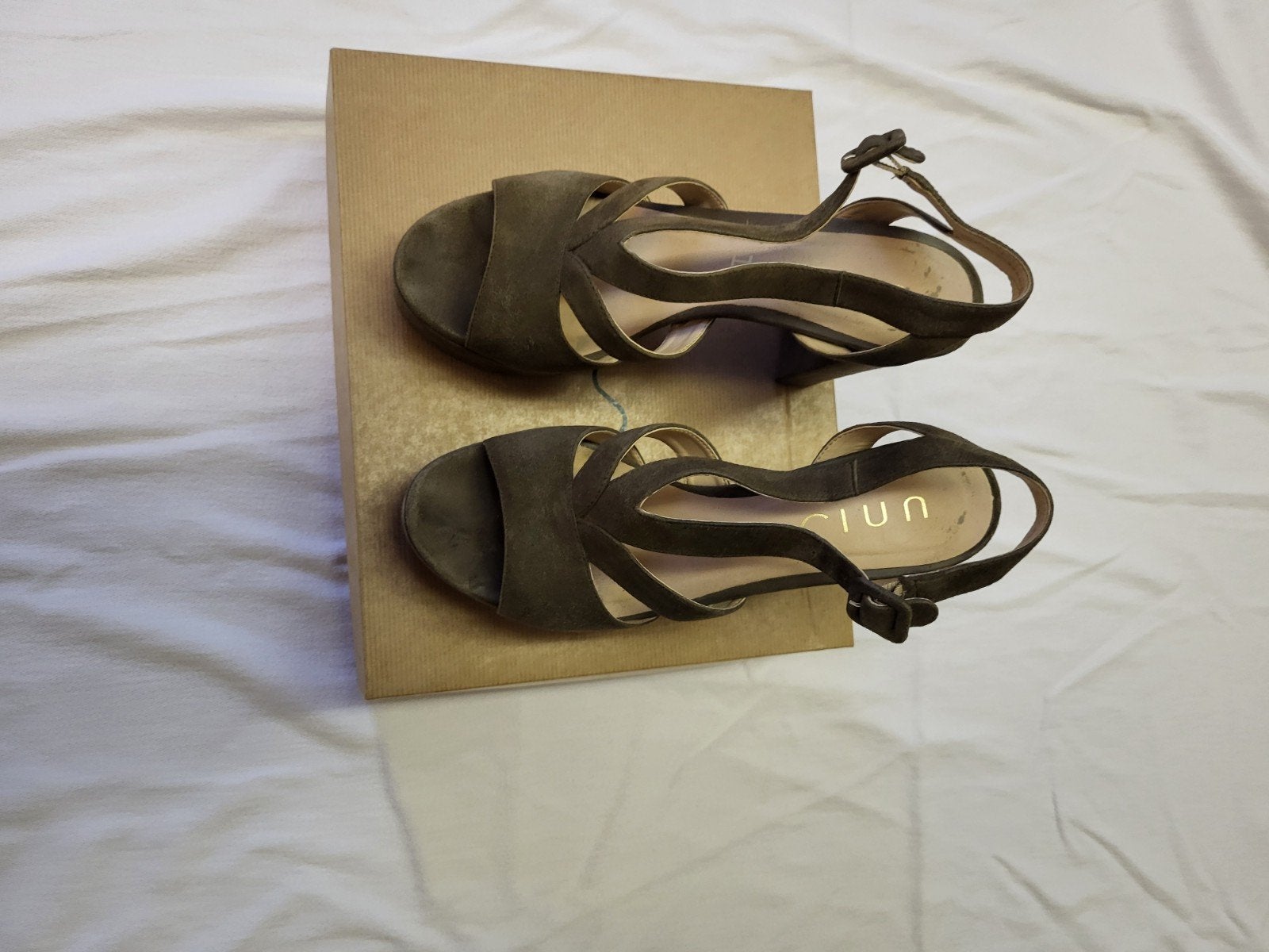 Super mooie, comfortable, relaxe Dames sandalen Olijf groen, Ophalen, Sandalen of Muiltjes, Zo goed als nieuw, Unisa