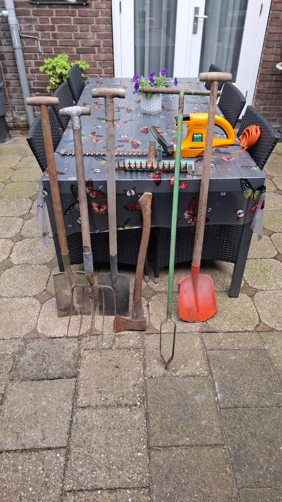 Diverse tuingereedschappen: schoppen, vorken, bijl, Tuin en Terras, Ophalen of Verzenden