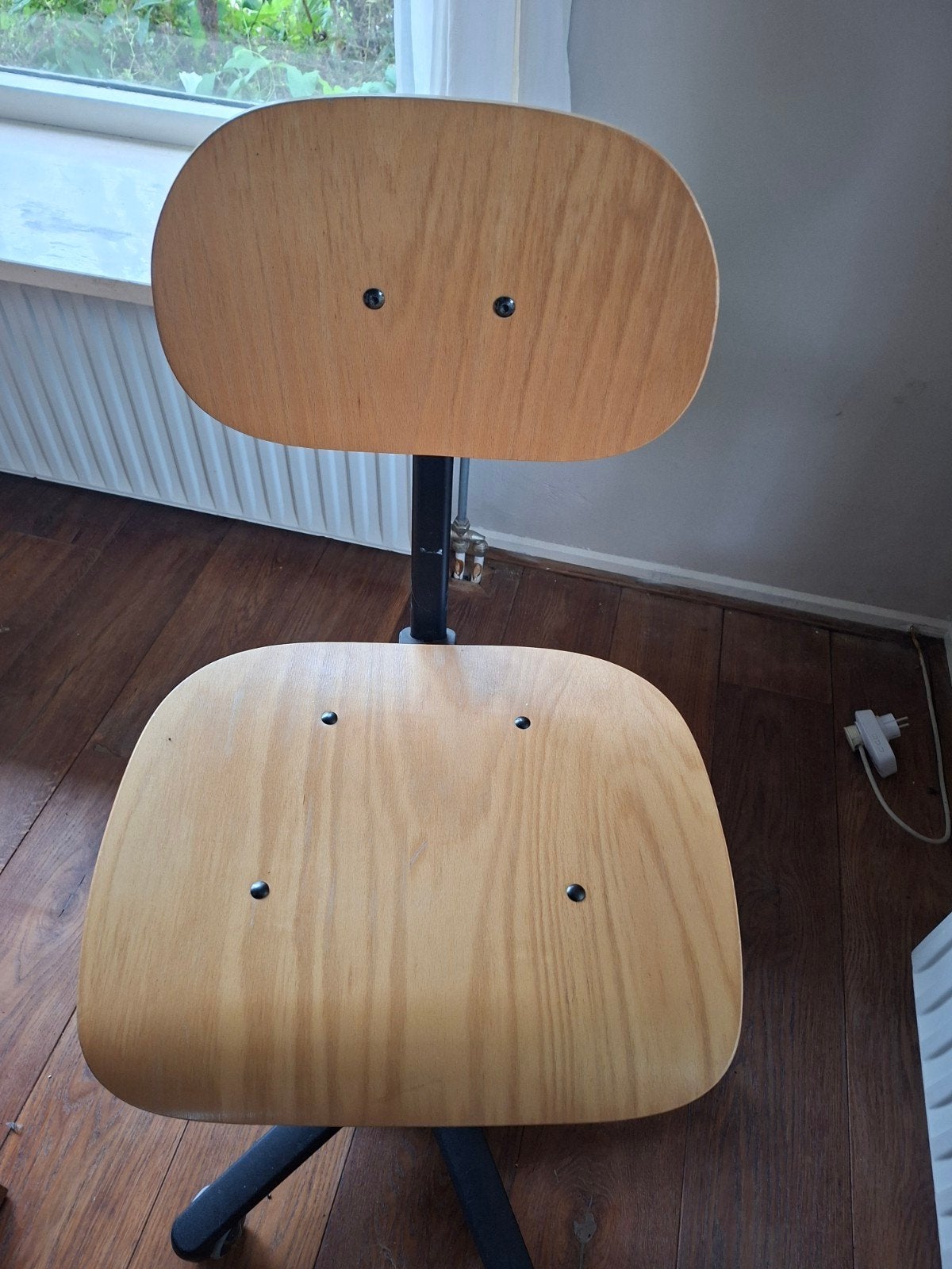 Verstelbare bureaustoelen van hout en metaal, 2 stuks, Ophalen, Zwart
