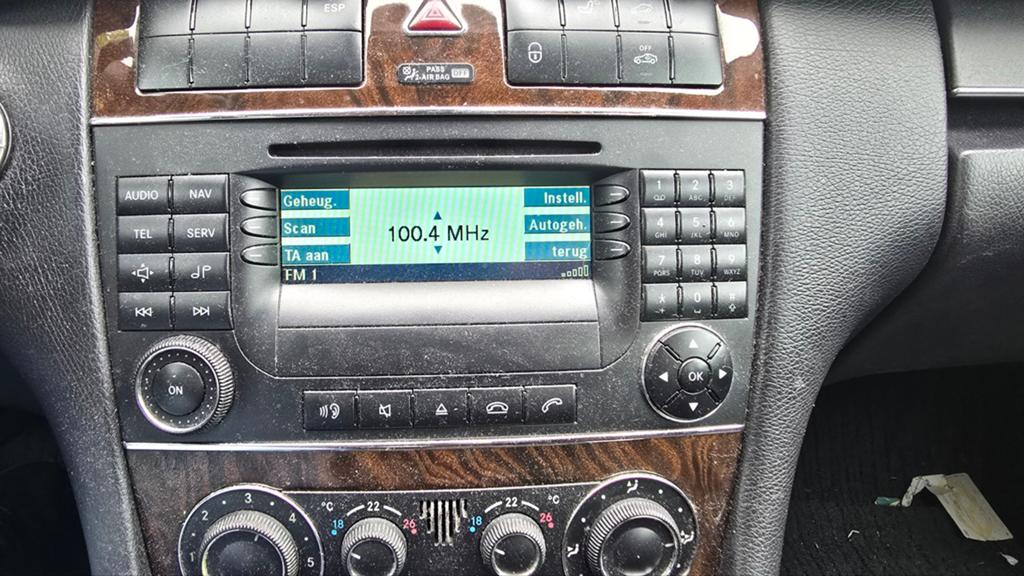 Mercedes radio, Auto diversen, Ophalen of Verzenden, Zo goed als nieuw